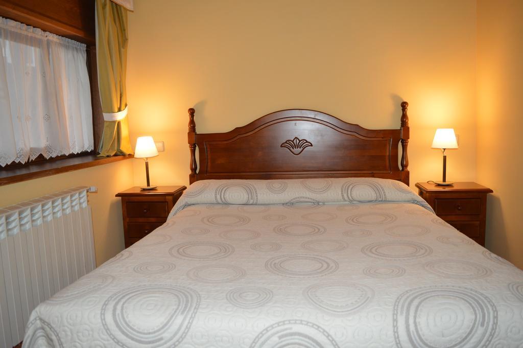 Hostal Revinuesa Extérieur photo