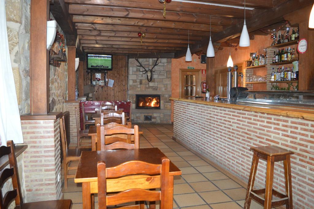 Hostal Revinuesa Extérieur photo