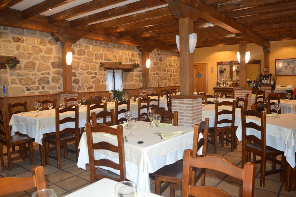 Hostal Revinuesa Extérieur photo