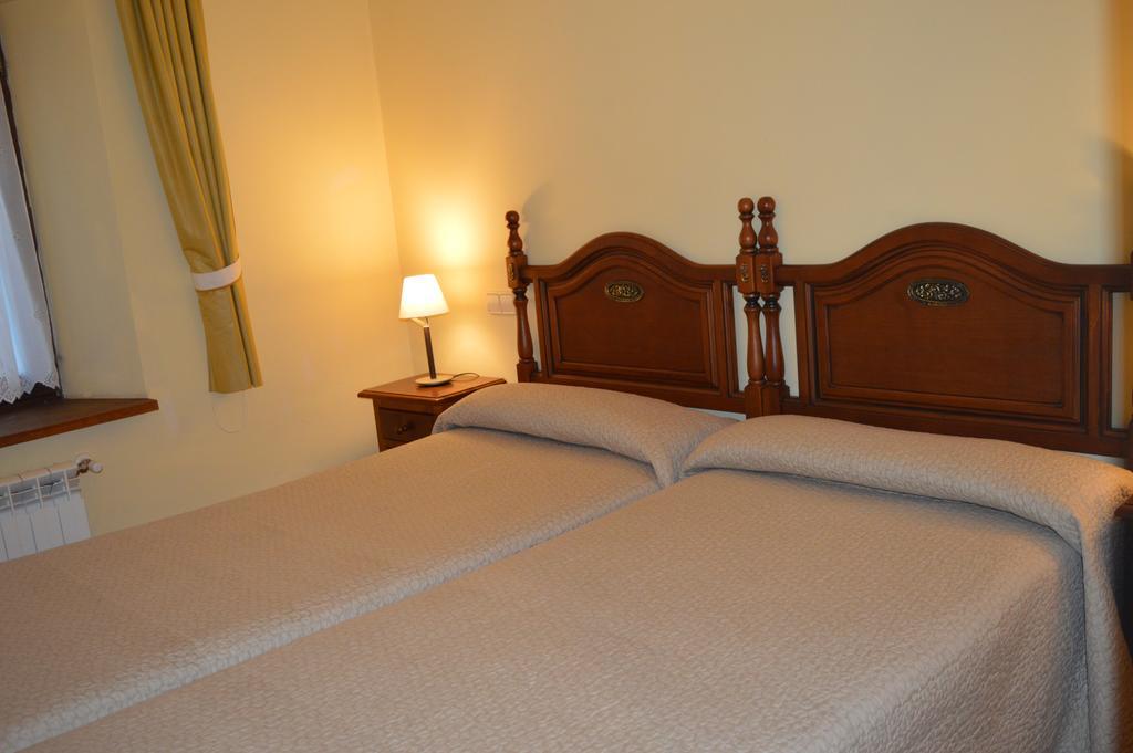 Hostal Revinuesa Extérieur photo