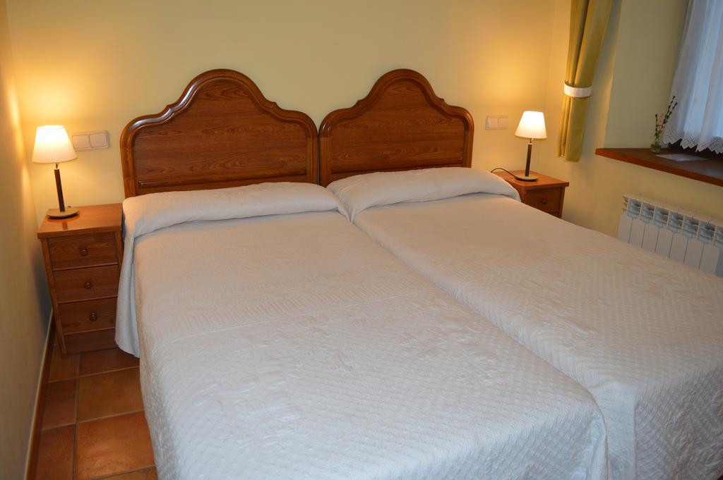 Hostal Revinuesa Extérieur photo