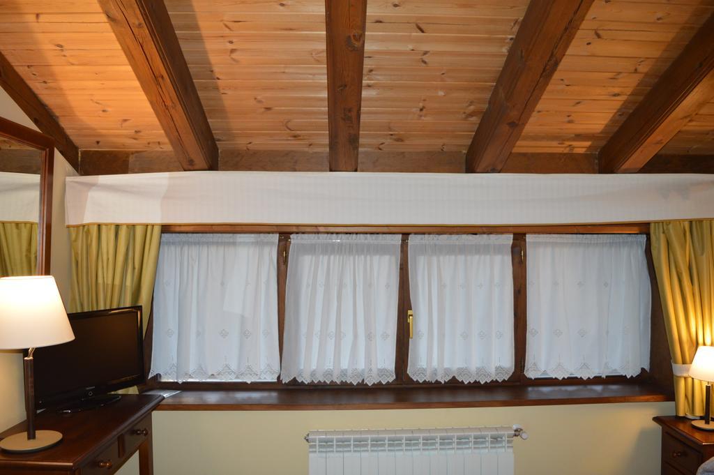 Hostal Revinuesa Extérieur photo