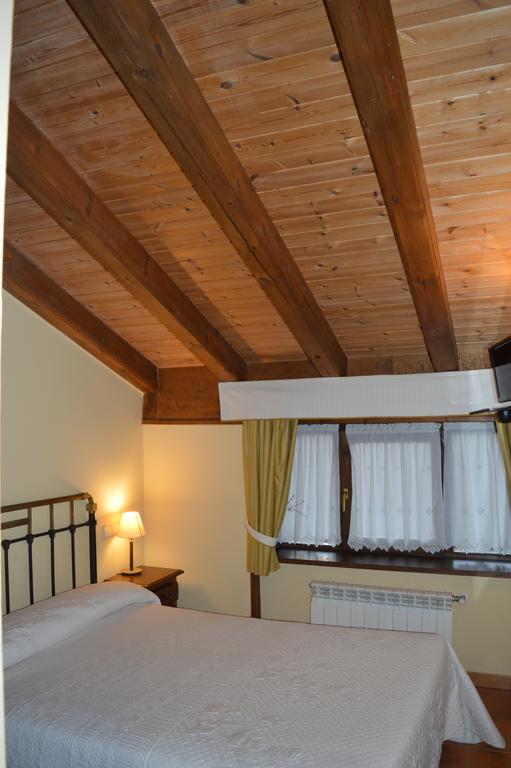 Hostal Revinuesa Extérieur photo