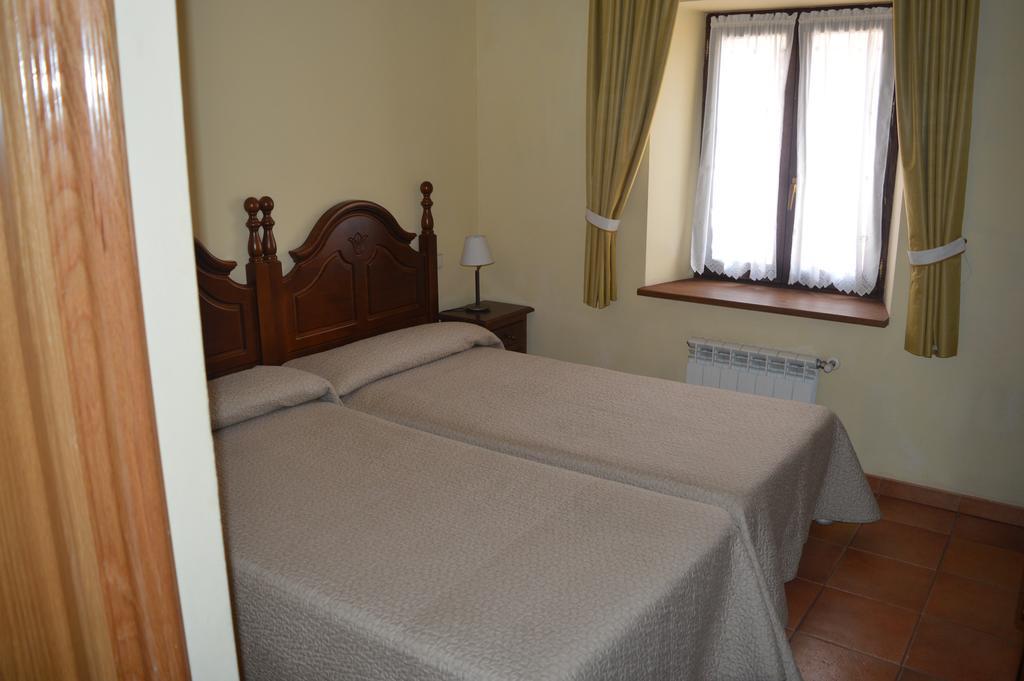 Hostal Revinuesa Extérieur photo