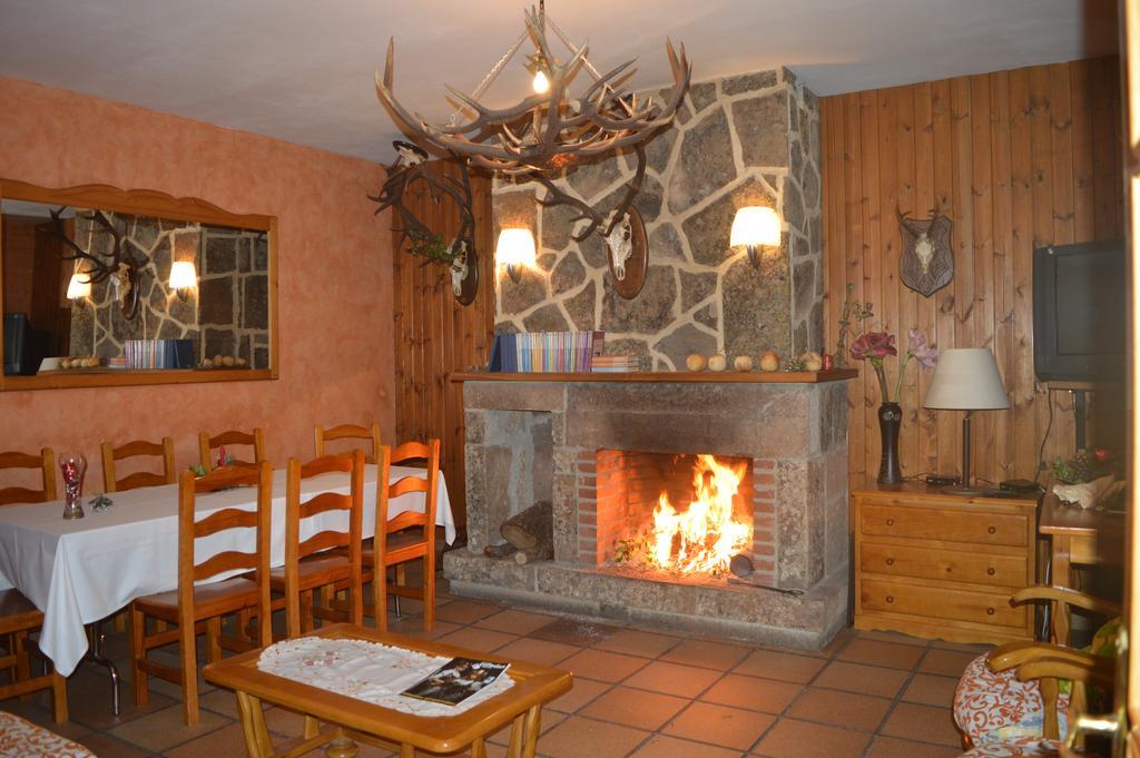 Hostal Revinuesa Extérieur photo